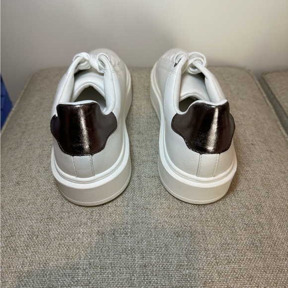 New Steve Madden (REVOLVE) Carley Trainer White/ Pewter Sneakers Size 10B - Picture 6 of 8
